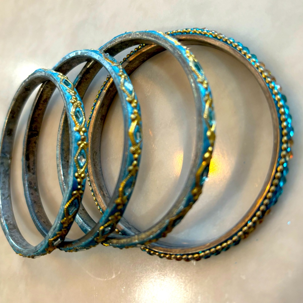 Set of 4 blue/gold bangles, super cute!